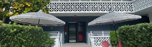 Gaythering Hotel entrance with umbrellas