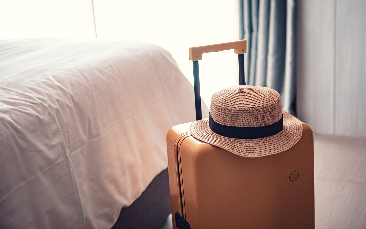 iStock_1279795255_Suitcase_in_room_1440x900.jpg