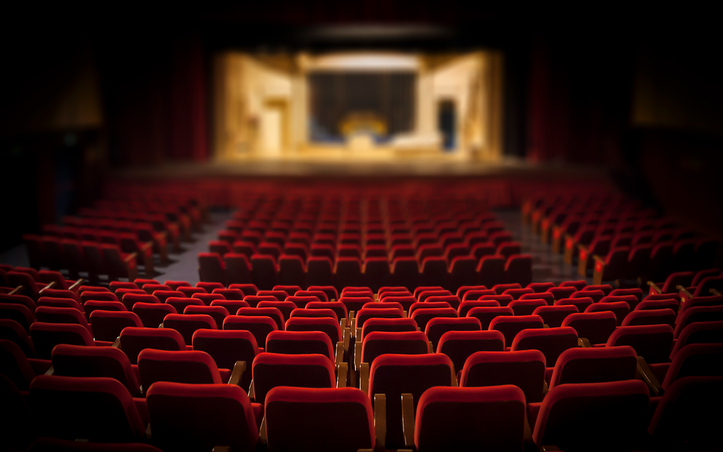 iStock_1295114854_Theater_blurred_empty_1440x900.jpg