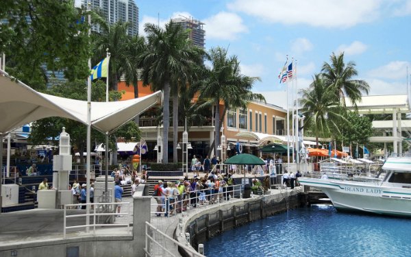 Island Queen at Bayside Marketplace