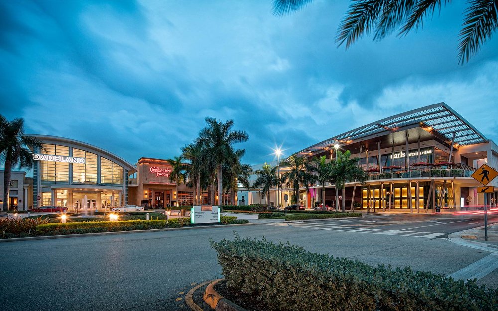 Cheesecake Factory entrance at Dadeland Mall