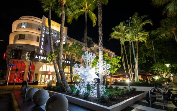 Giant snowflake lit up on Lincoln Road