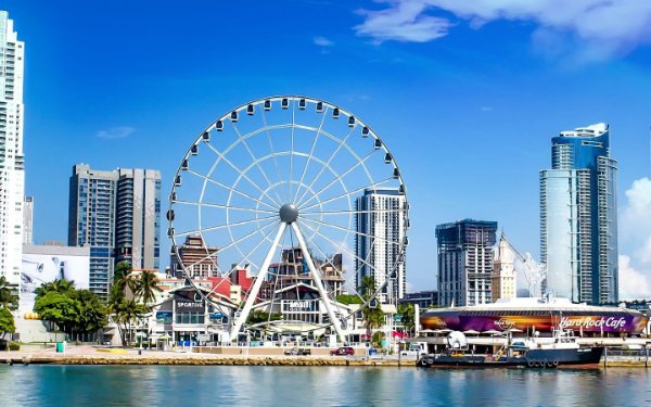 SkyViews Miami Observation Wheel in Downtown Miami