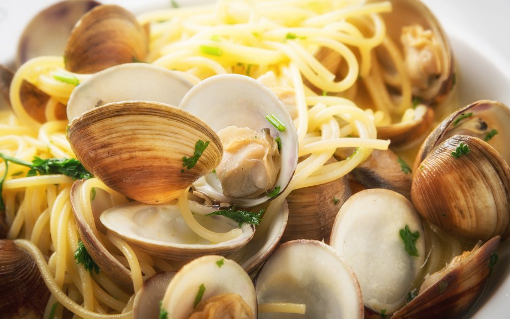  A pasta dish with clams