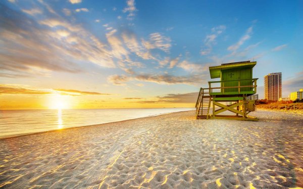 Lifeguard stand at sunrise on Miami Beach